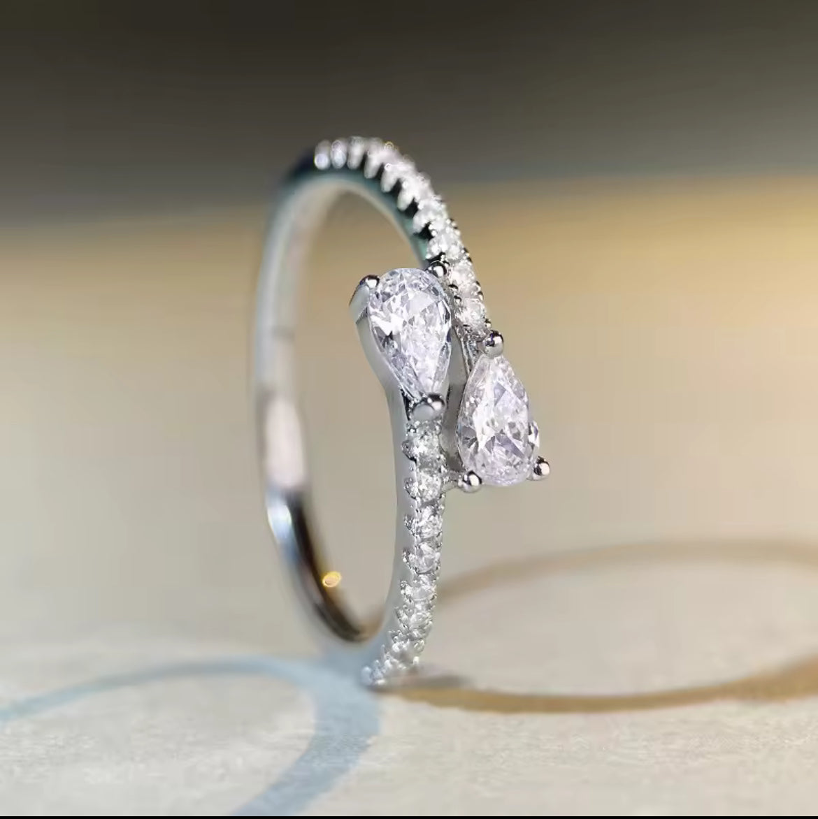 Sienna Hug Ring